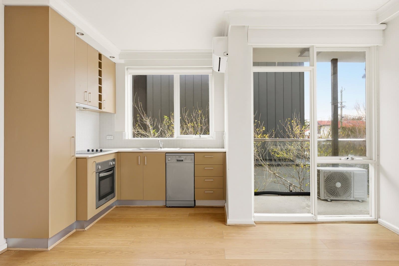 3/75 Spenser Street,
                        
                    
                    
                        
                            St Kilda, St Kilda - Image 1