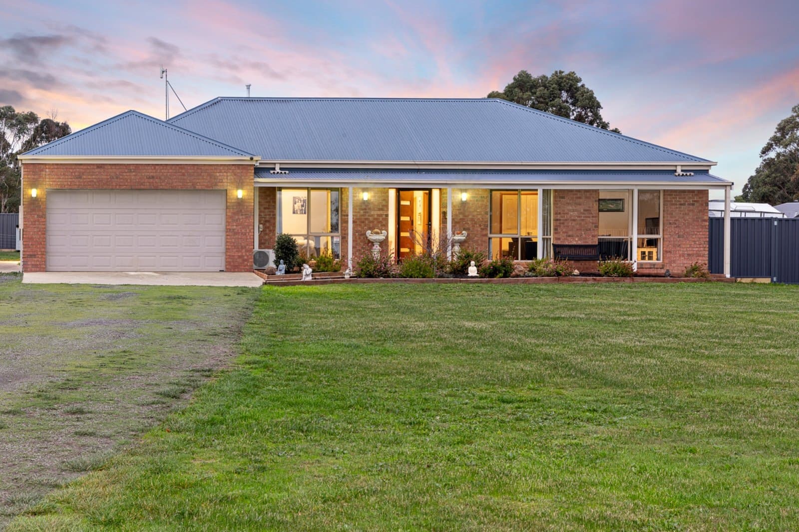 19 Mcgrath Terrace,
                        
                    
                    
                        
                            Cardigan, Cardigan - Image 1