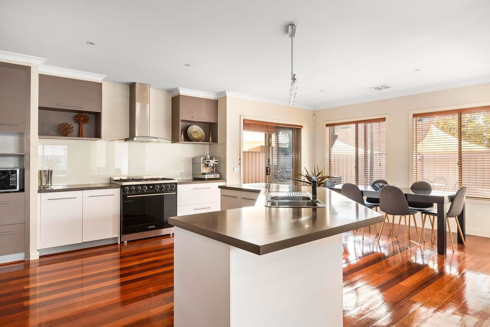 16 Holly Court, Gowanbrae VIC 3043, Gowanbrae - Thumbnail 2