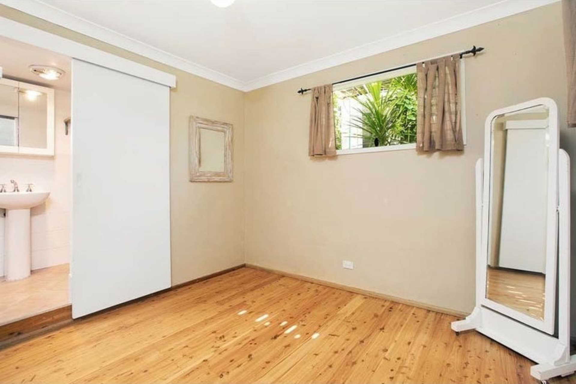 Lower 53 Chisholm Avenue, Avalon Beach, Avalon Beach - Image 1
