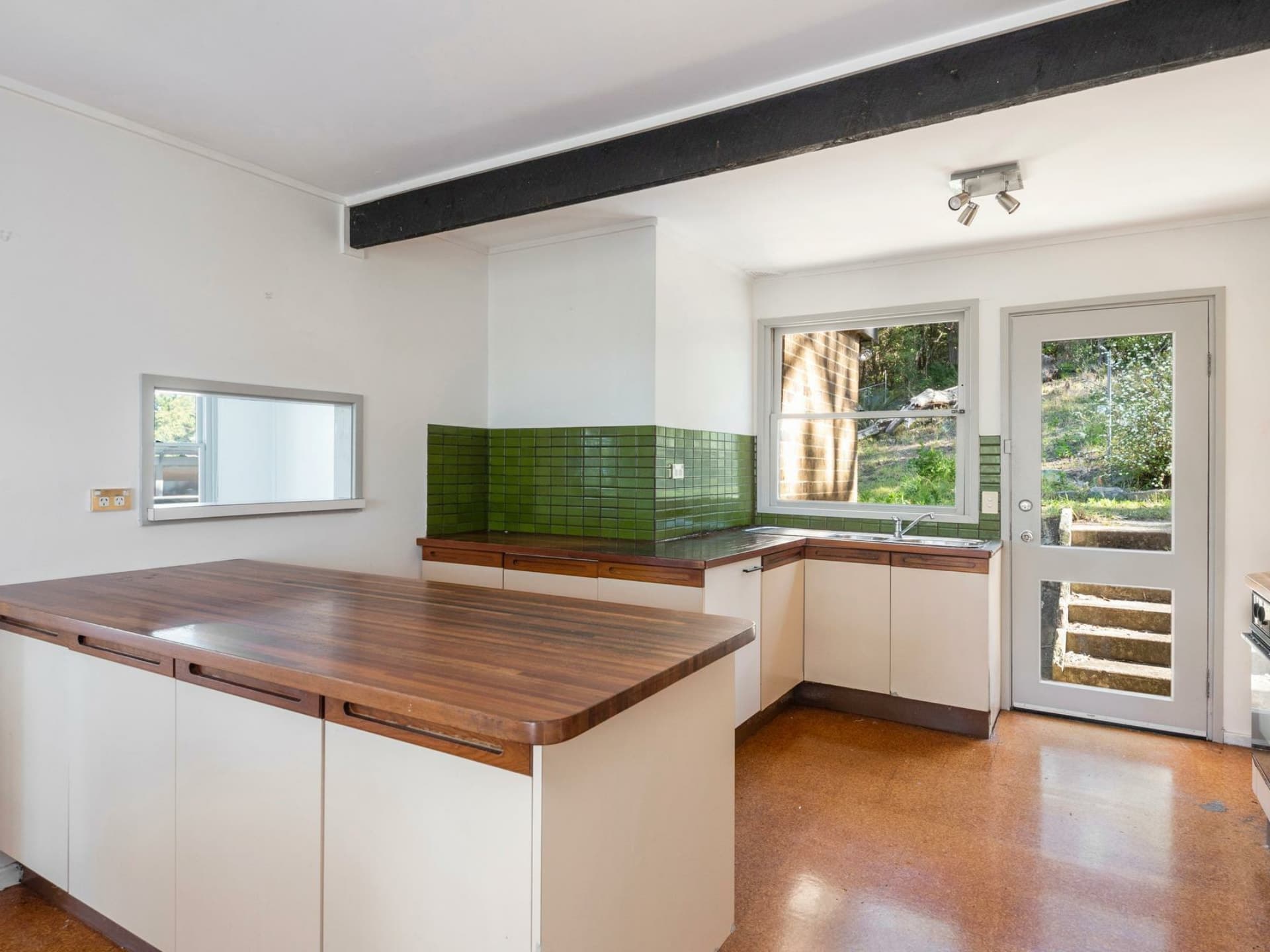 Upper 35 Queens Avenue, Avalon Beach, Avalon Beach - Image 1