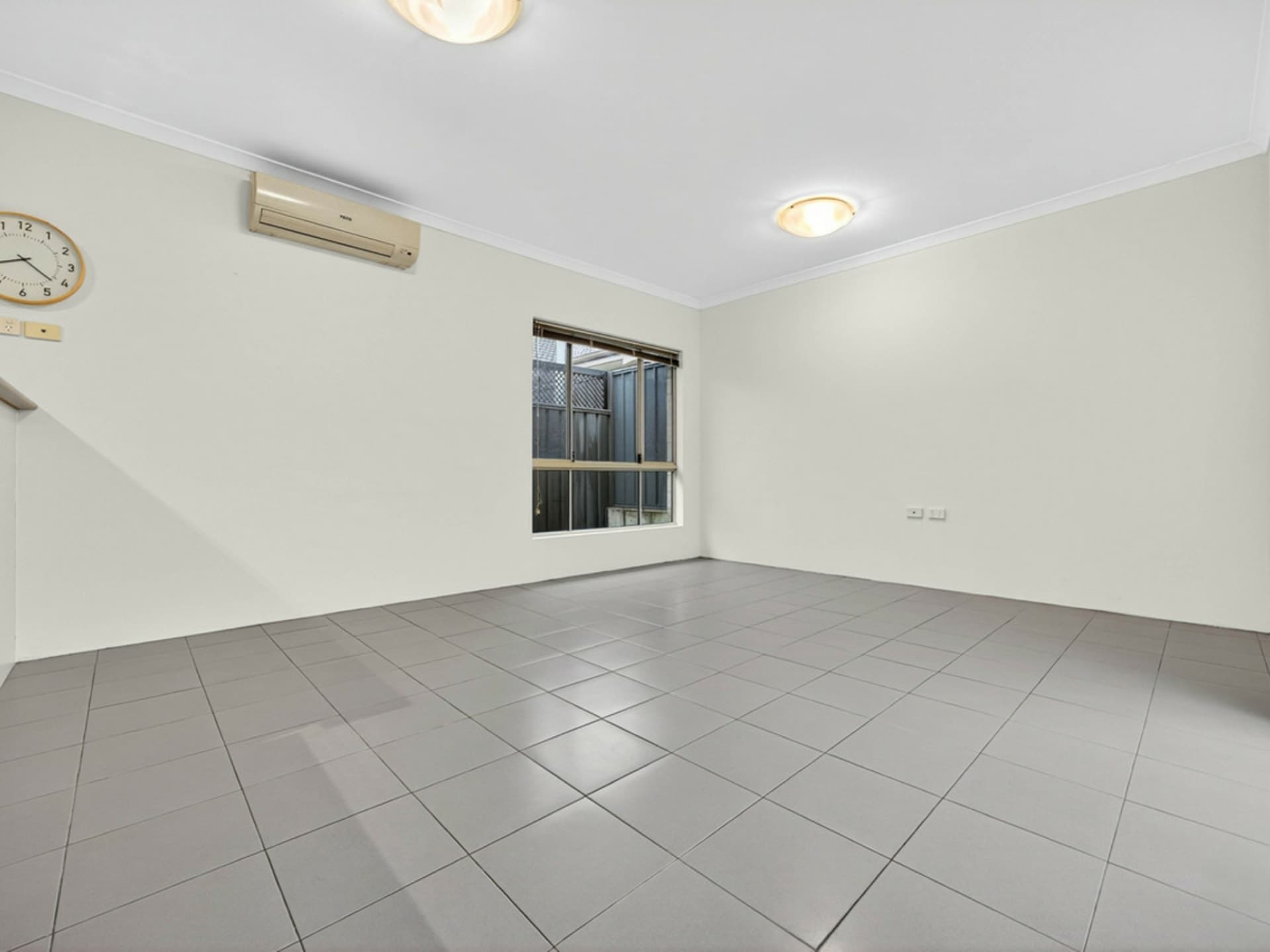 12 Dulegal Way, Aveley, Aveley - Thumbnail 2