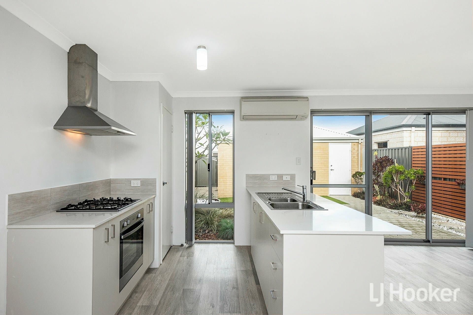 10 Luxhay Parkway Aveley WA, Aveley - Thumbnail 4
