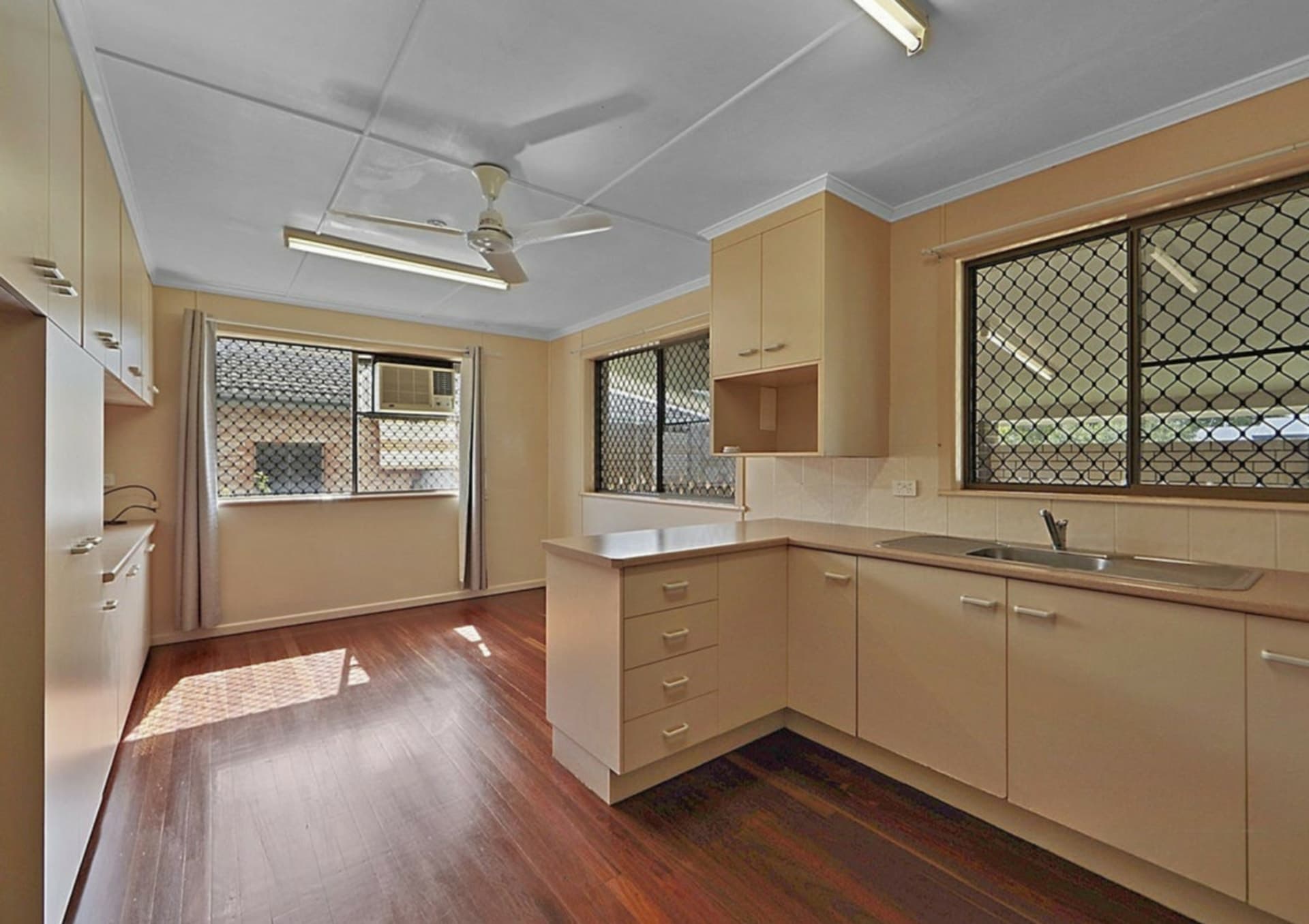 60 Vasey Street, Avenell Heights, Avenell Heights - Thumbnail 4