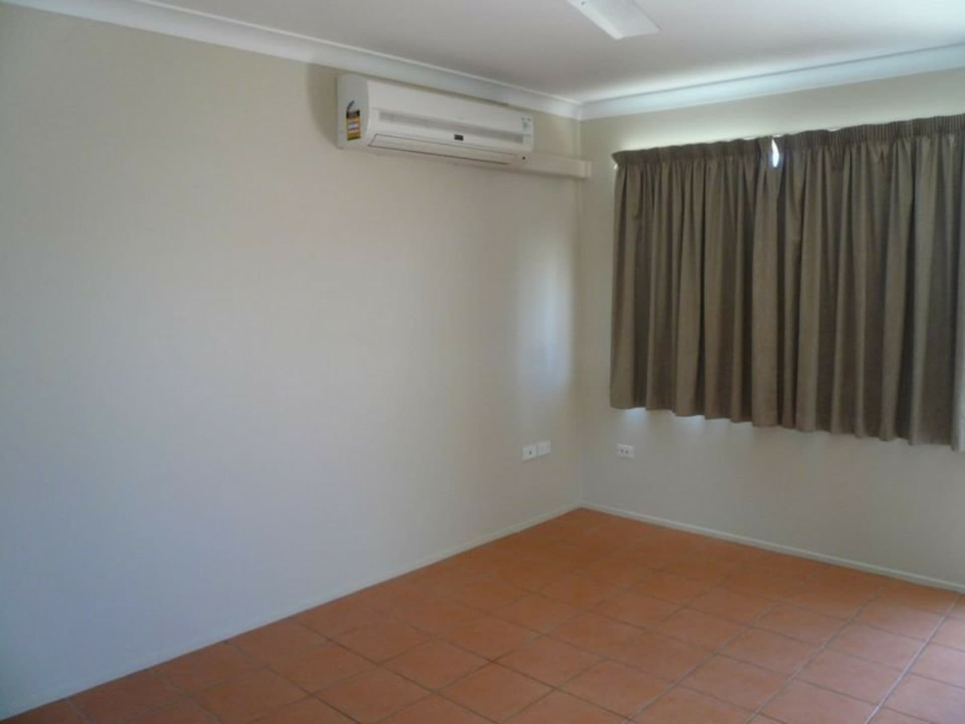 2/3 Mcnamara Street, Avenell Heights, Avenell Heights - Thumbnail 3