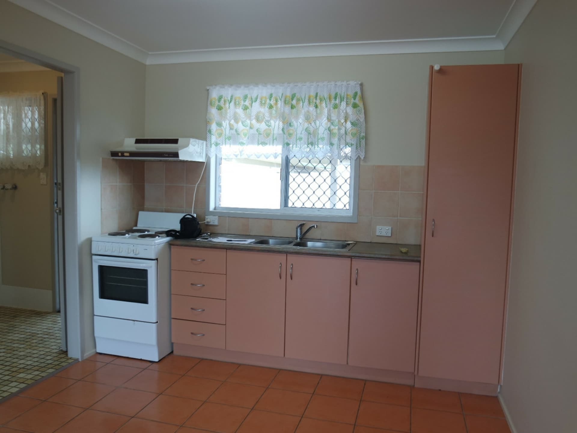 2/3 Mcnamara Street, Avenell Heights, Avenell Heights - Thumbnail 5