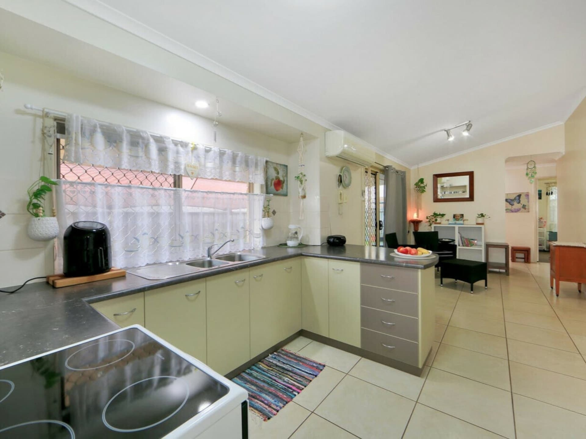 9/12 Morshead Street, Avenell Heights, Avenell Heights - Thumbnail 4