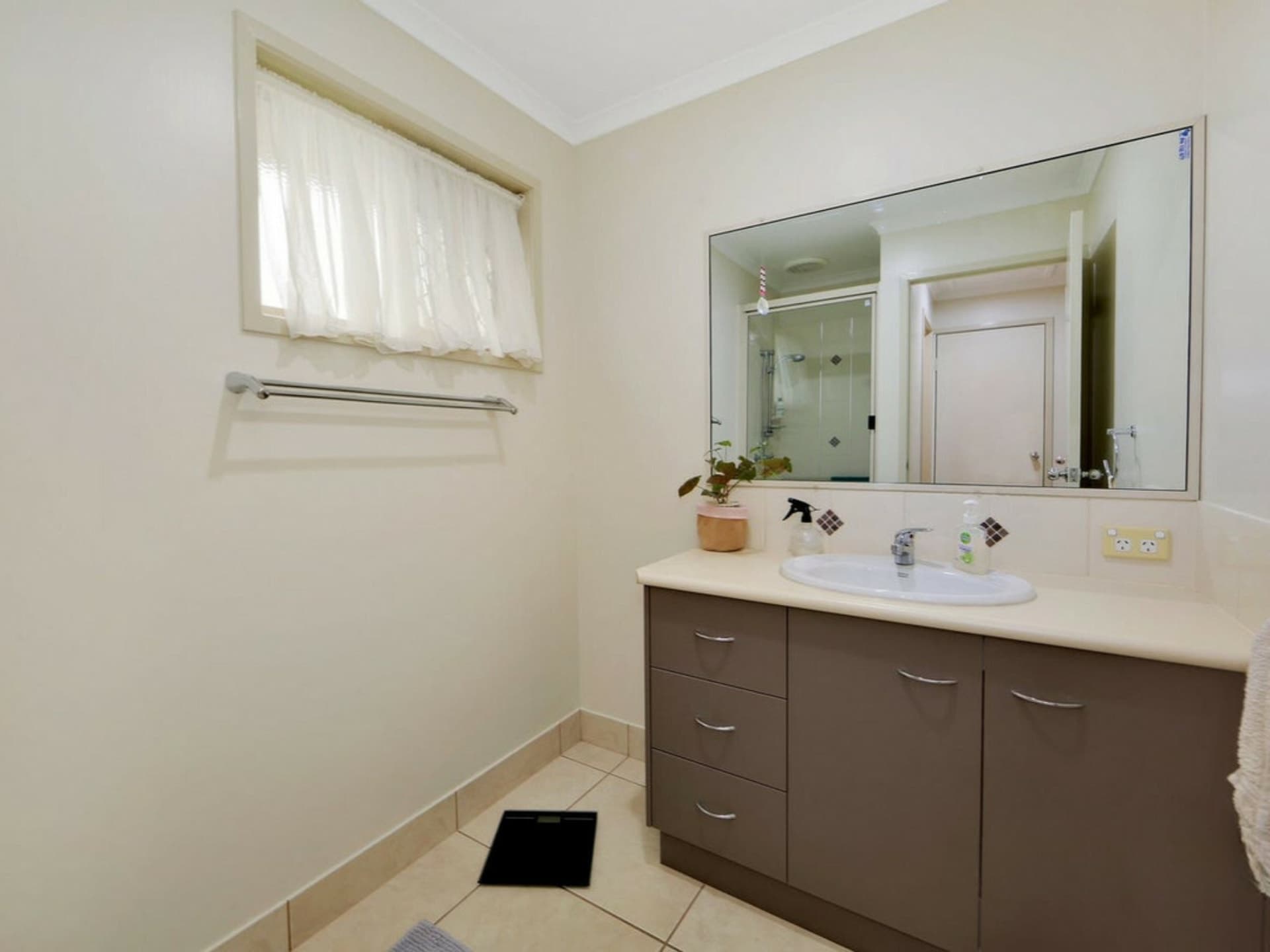 9/12 Morshead Street, Avenell Heights, Avenell Heights - Thumbnail 6