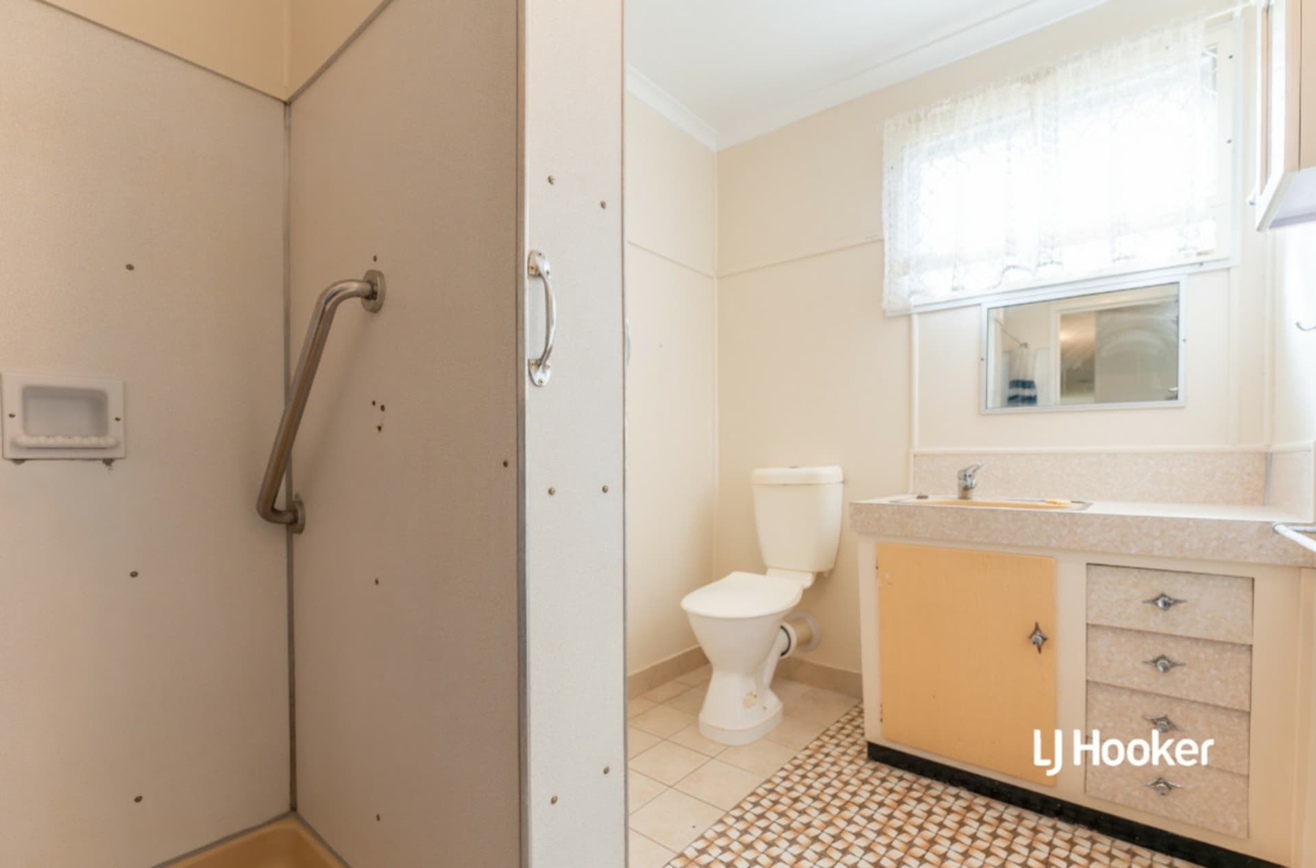 10 Gibson Street, Avenell Heights, Avenell Heights - Thumbnail 8