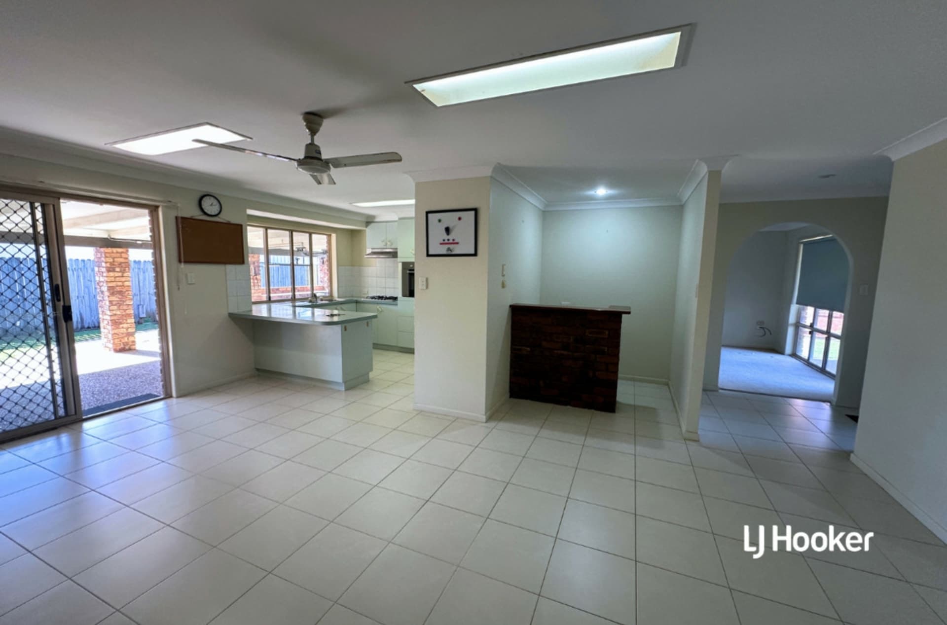 15 Sinclair Street, Avenell Heights, Avenell Heights - Thumbnail 4