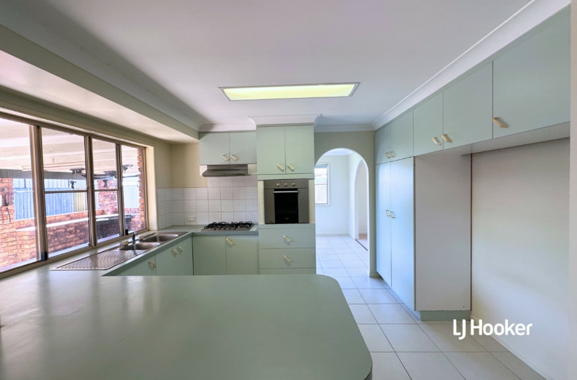15 Sinclair Street, Avenell Heights, Avenell Heights - Thumbnail 5