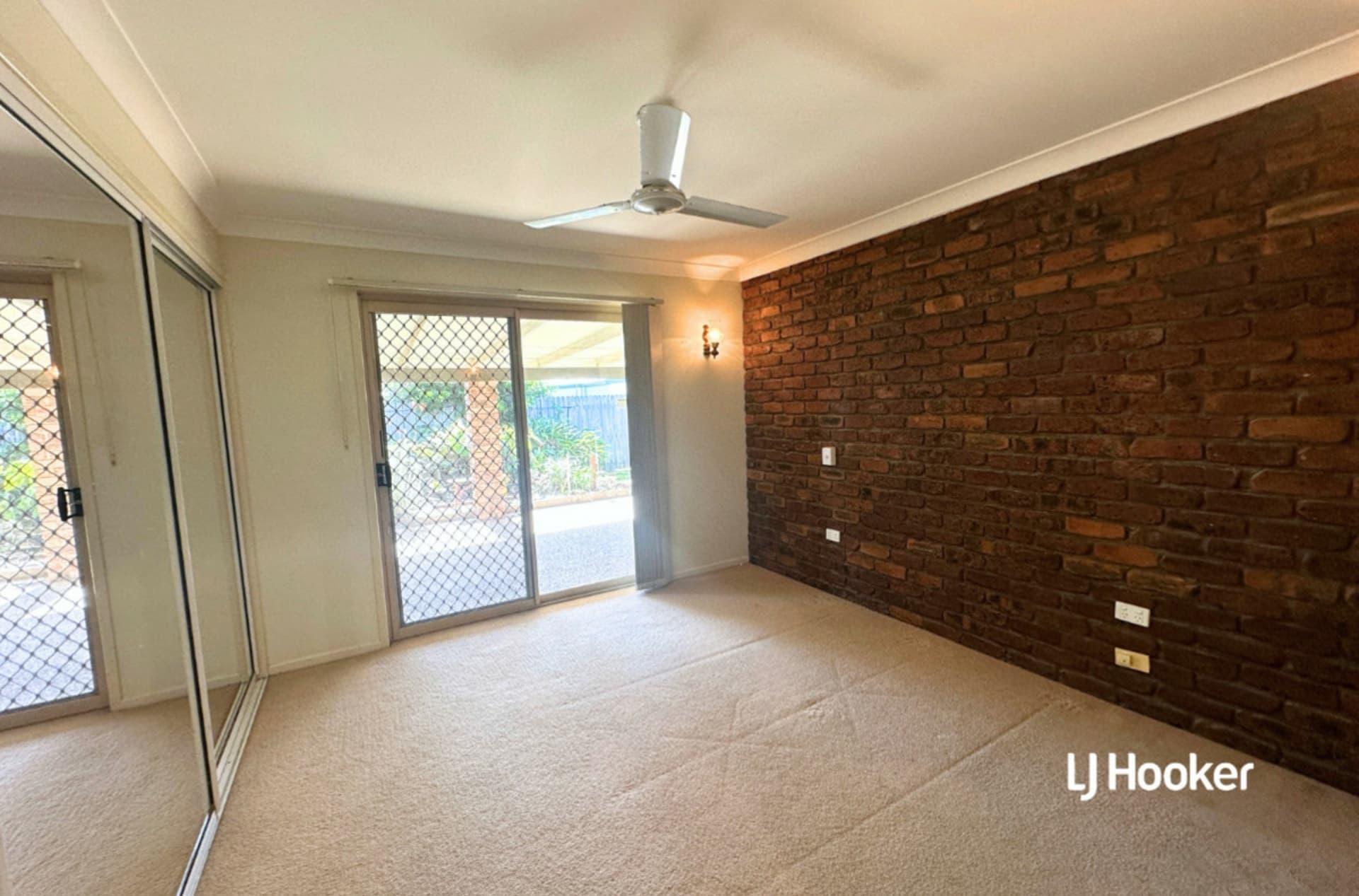 15 Sinclair Street, Avenell Heights, Avenell Heights - Thumbnail 6