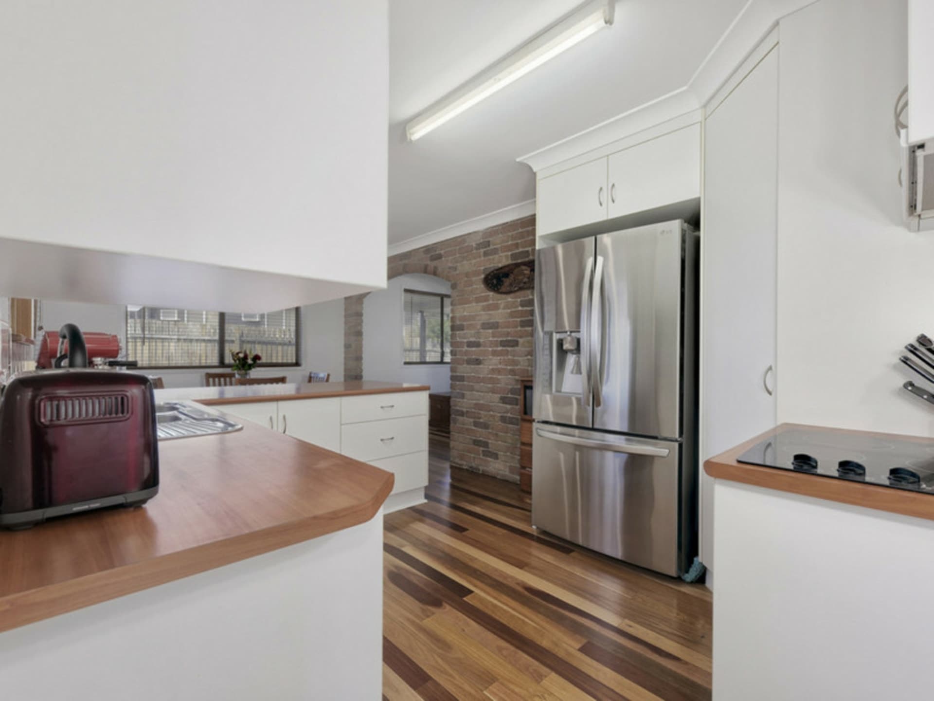6 Boronia Court Avoca QLD, Avoca - Thumbnail 2
