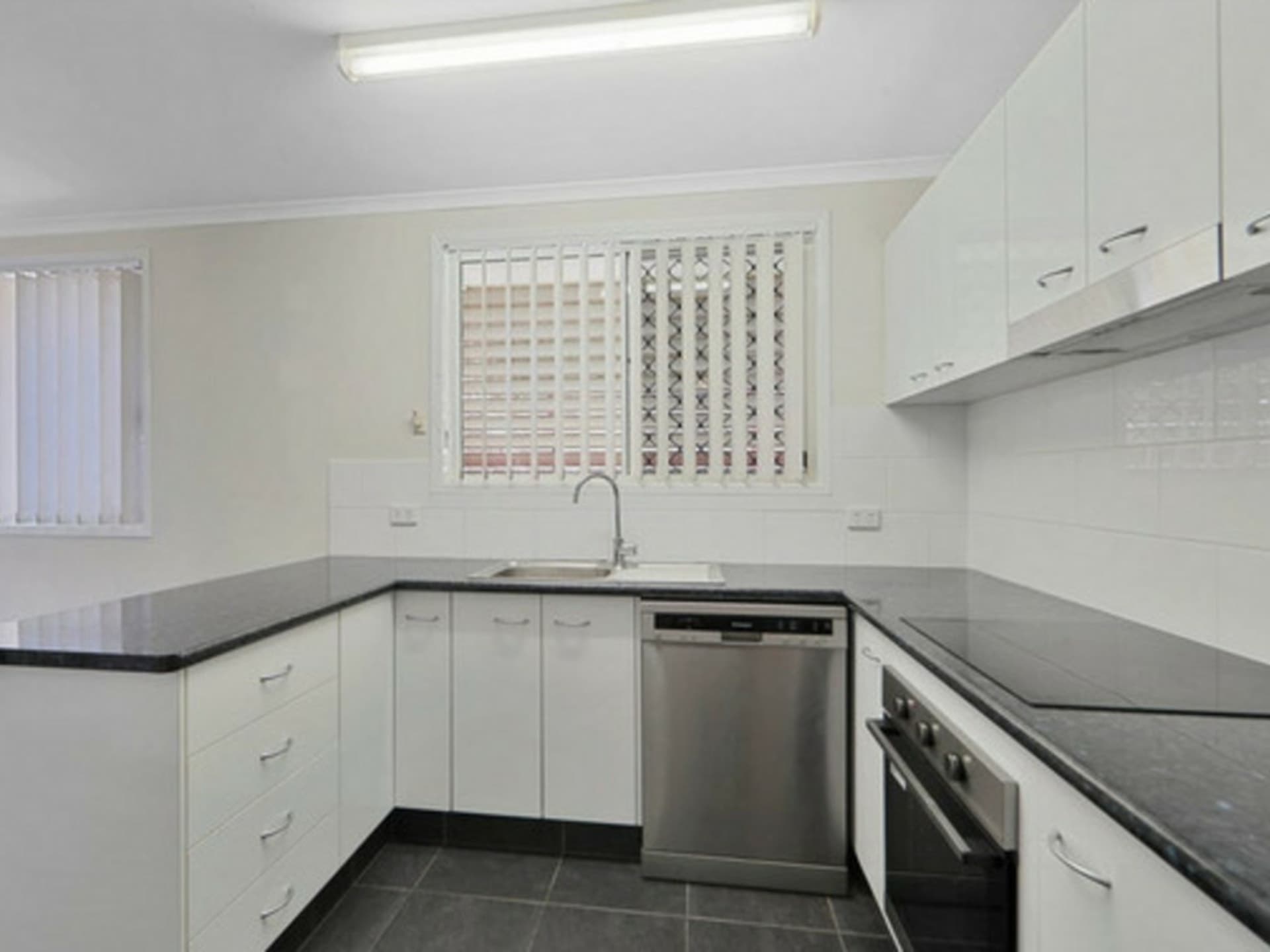 2 Ferny Avenue Avoca QLD, Avoca - Thumbnail 5