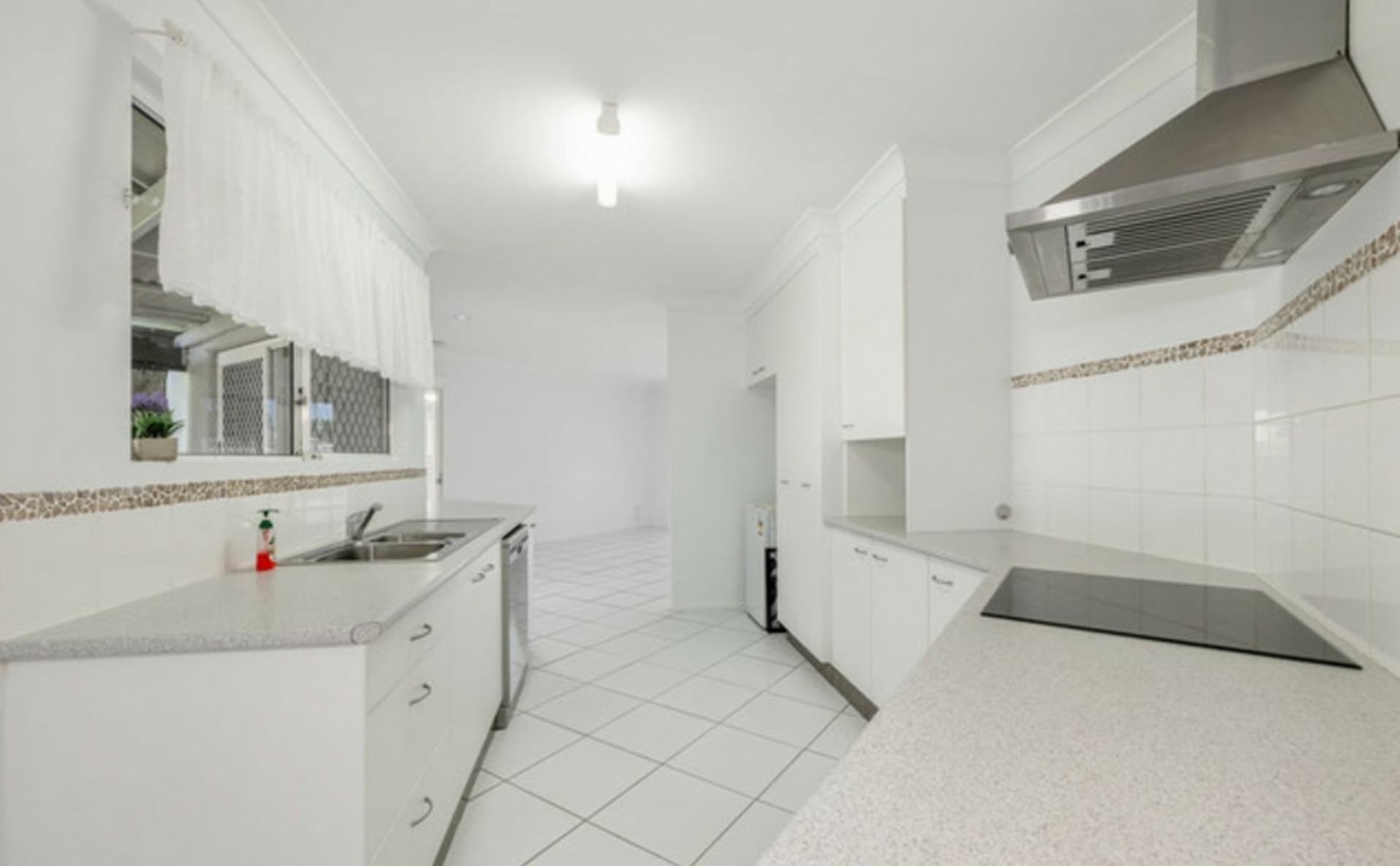 2 Gateway Street Avoca QLD, Avoca - Thumbnail 5