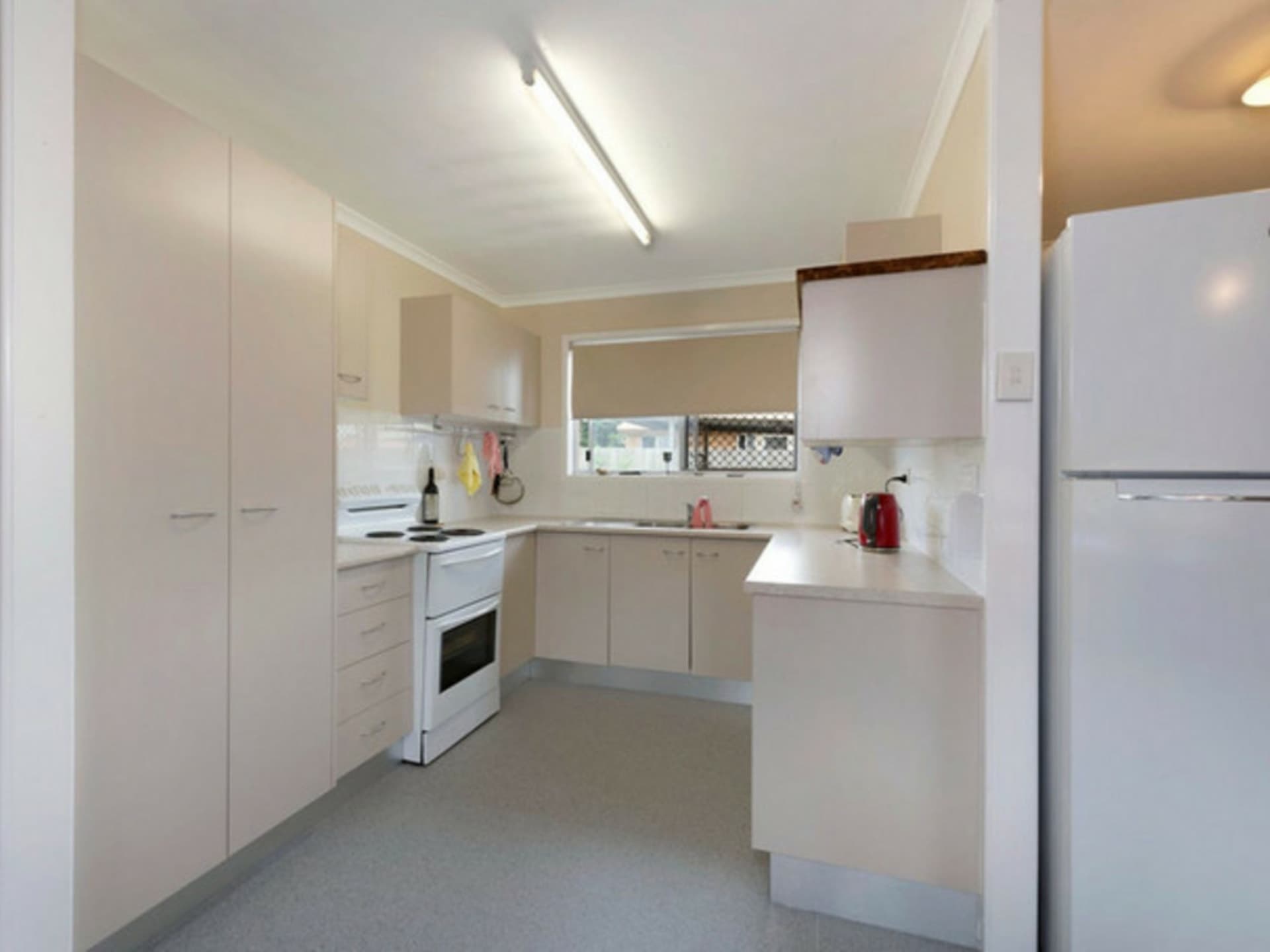 27 Hilltop Parade Avoca QLD, Avoca - Thumbnail 2