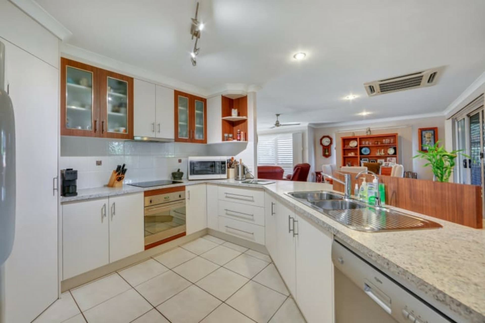 1 Reynella Drive Avoca QLD, Avoca - Thumbnail 4
