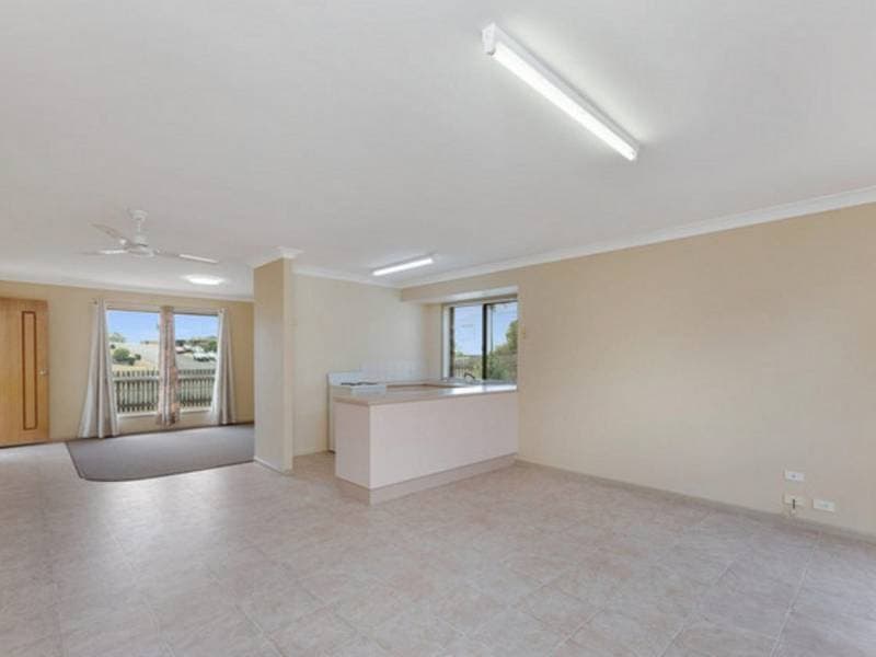 1 Hilltop Parade Avoca QLD, Avoca - Thumbnail 5