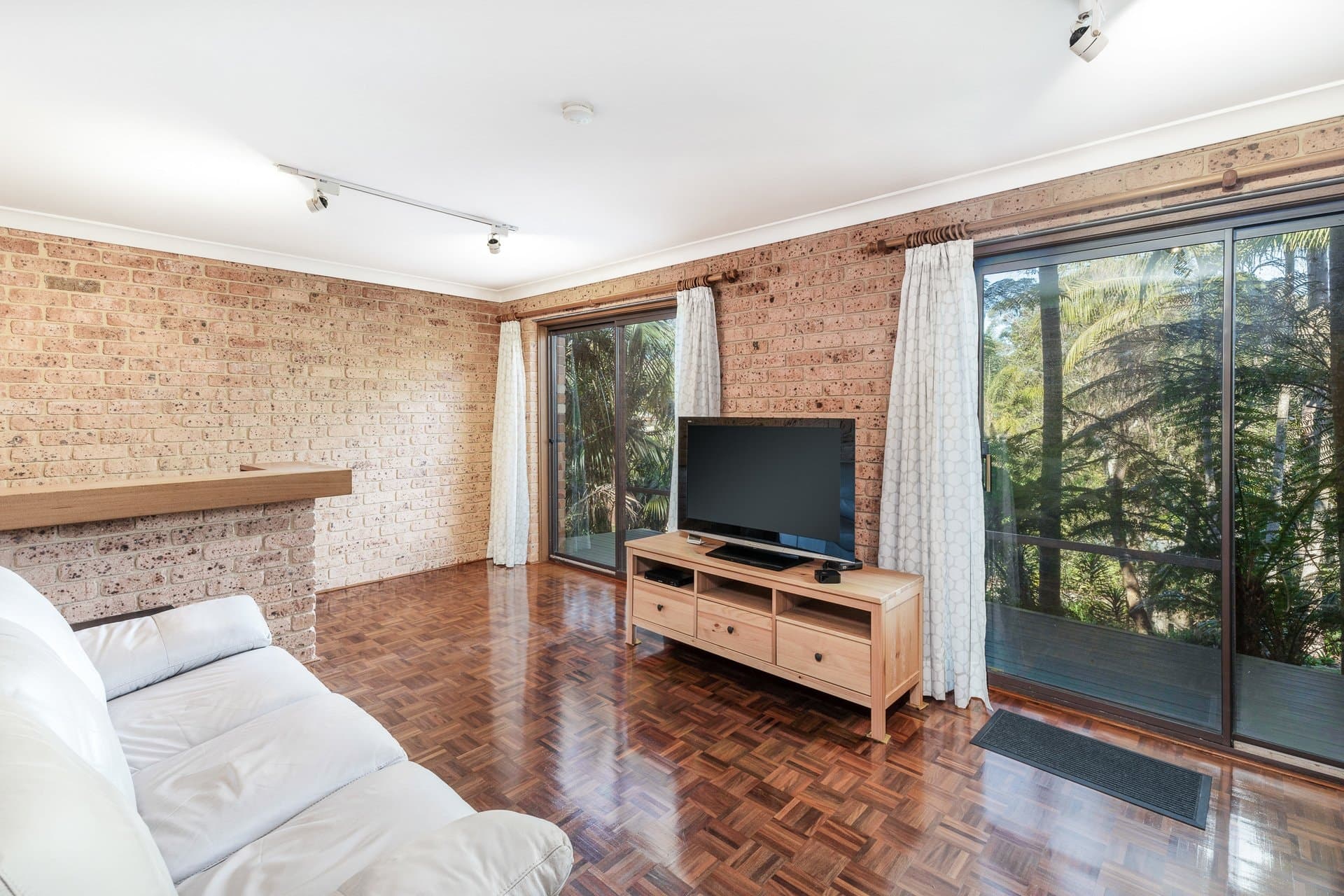 10 Serpentine Road, Gymea - Thumbnail 2