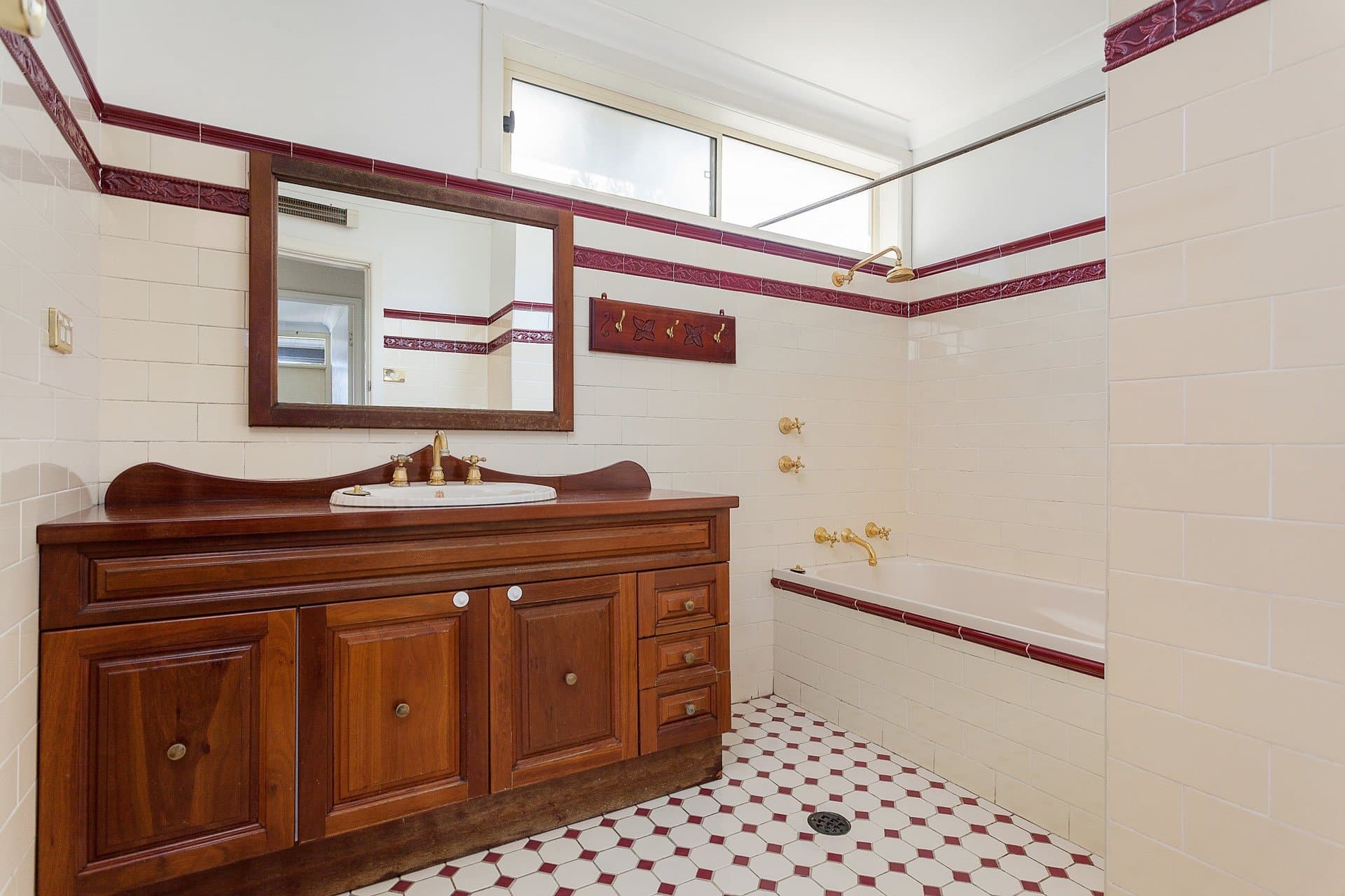 70 Serpentine Road, Kirrawee - Thumbnail 4