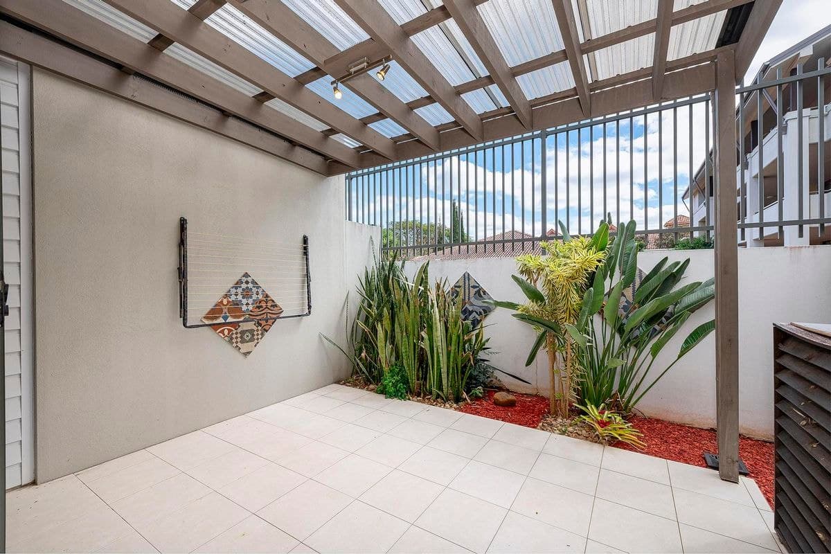 17 / 2 THE GARDENWAY, Robina, Robina - Thumbnail 4