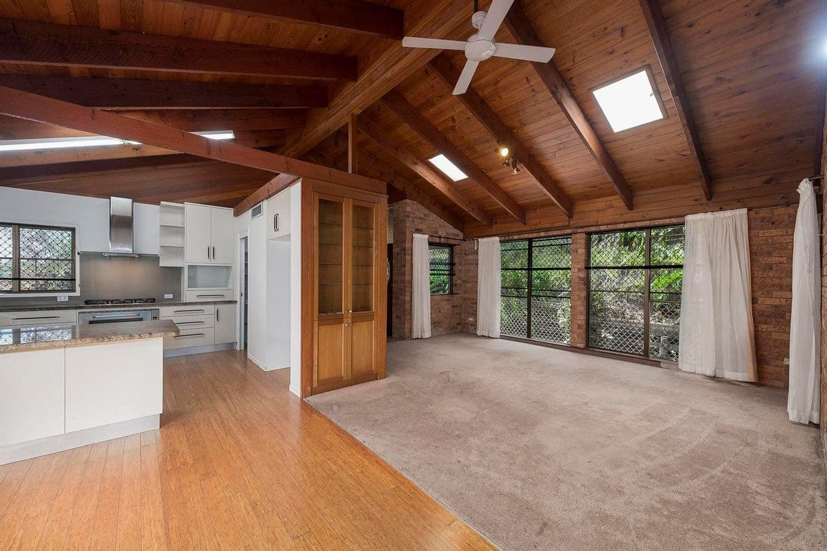 8 HILLCREST AVENUE, Tugun, Tugun - Thumbnail 2