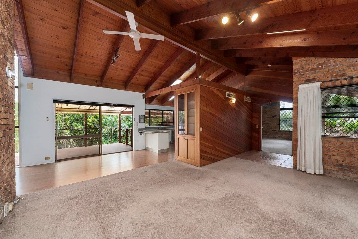 8 HILLCREST AVENUE, Tugun, Tugun - Thumbnail 4