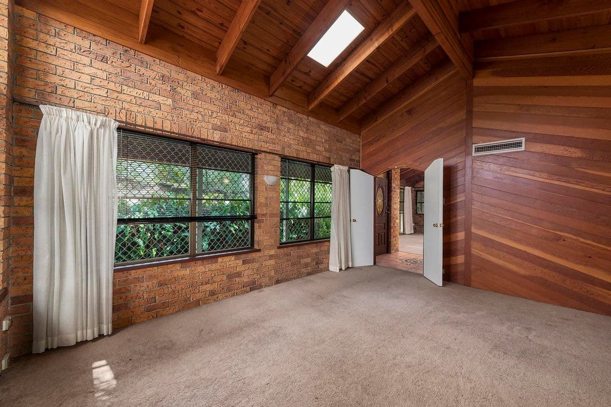 8 HILLCREST AVENUE, Tugun, Tugun - Thumbnail 5