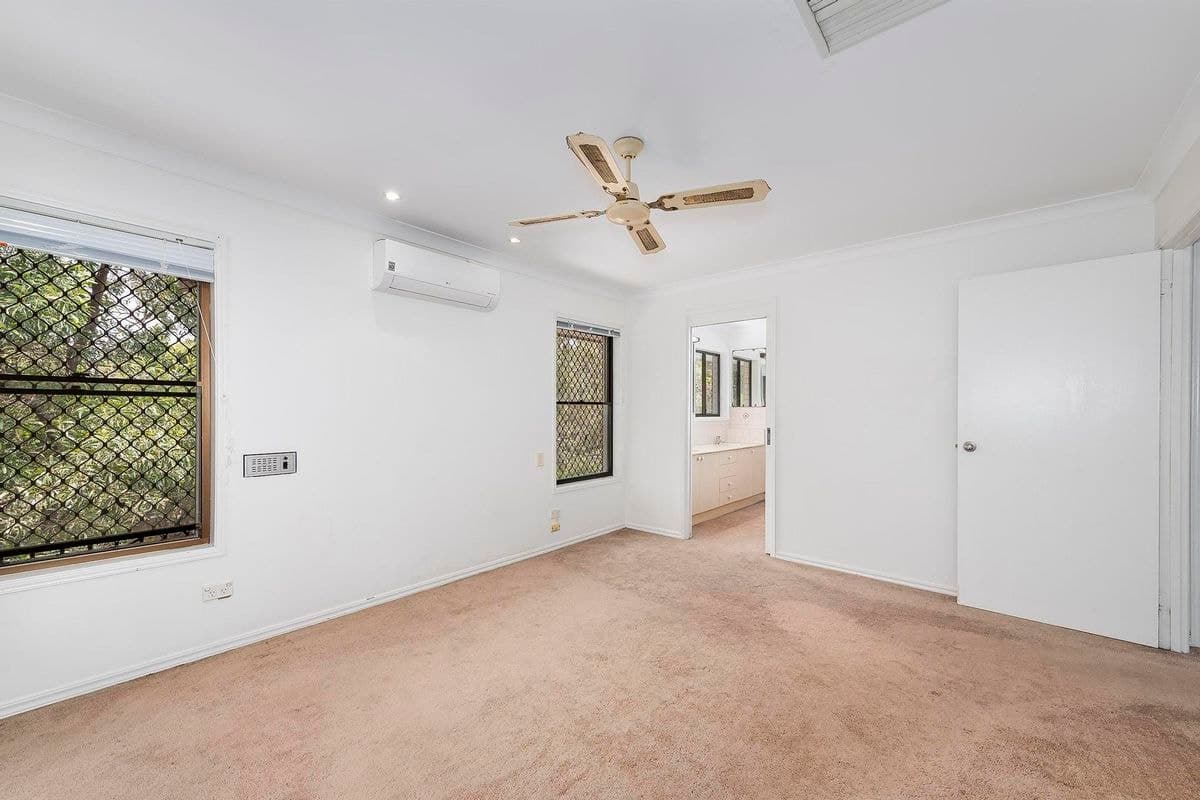 8 HILLCREST AVENUE, Tugun, Tugun - Thumbnail 7