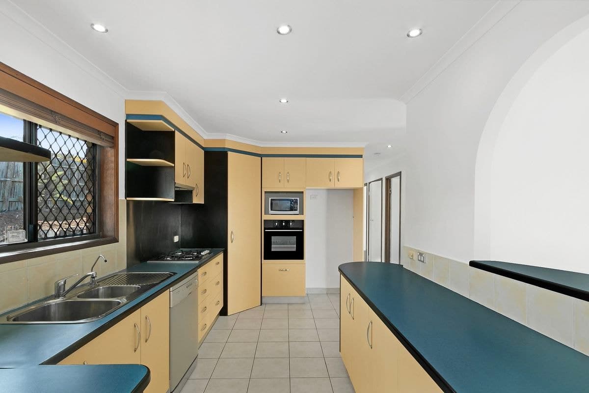 2 Murtha Drive, Elanora, Elanora - Thumbnail 4