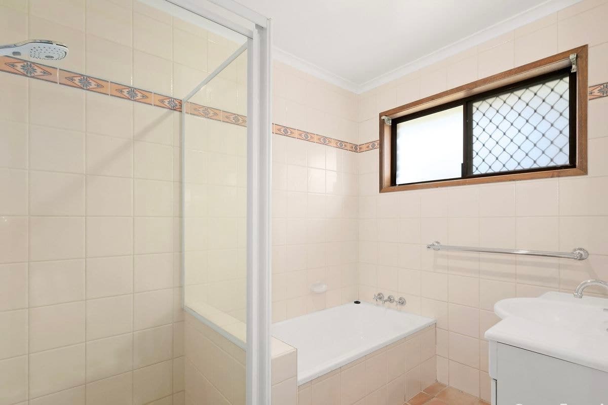 2 Murtha Drive, Elanora, Elanora - Thumbnail 5