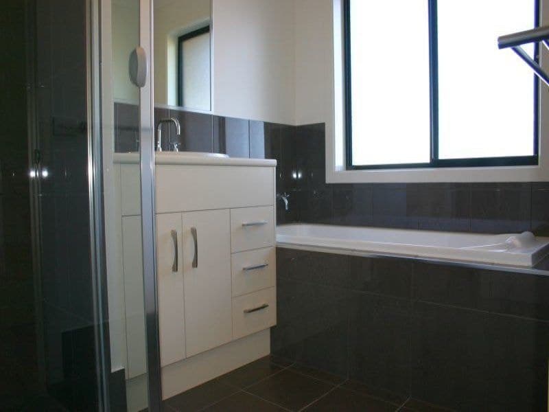 22 Koma Circuit Bega NSW, Bega - Image 1
