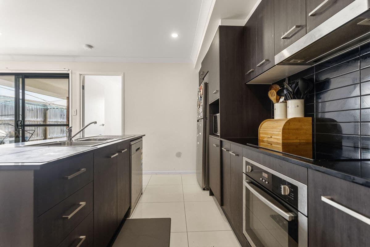 31 EAST BEAUMONT ROAD, Park Ridge, Park Ridge - Thumbnail 2