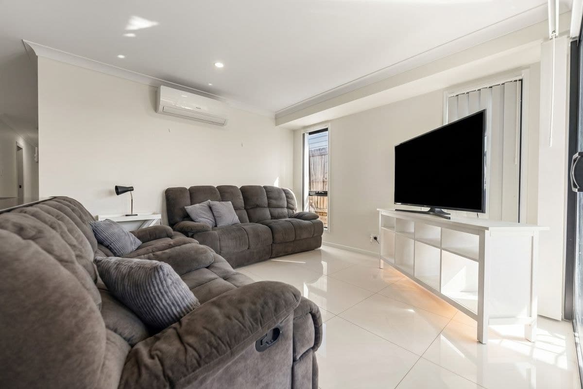 31 EAST BEAUMONT ROAD, Park Ridge, Park Ridge - Thumbnail 5