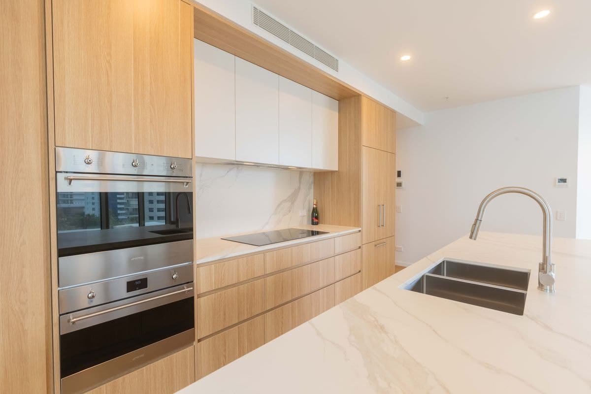 20404 / 11-23 CRONIN AVENUE, Main Beach, Main Beach - Thumbnail 5