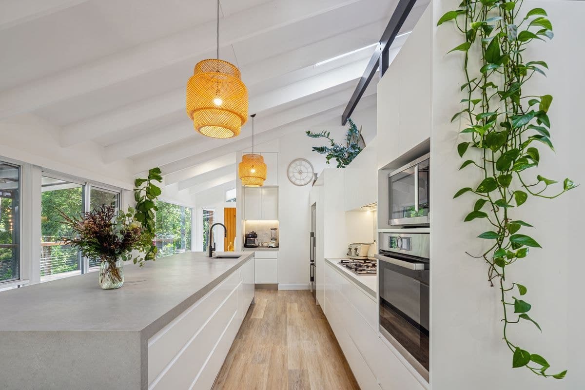 6 DORSET PLACE, Elanora, Elanora - Thumbnail 5