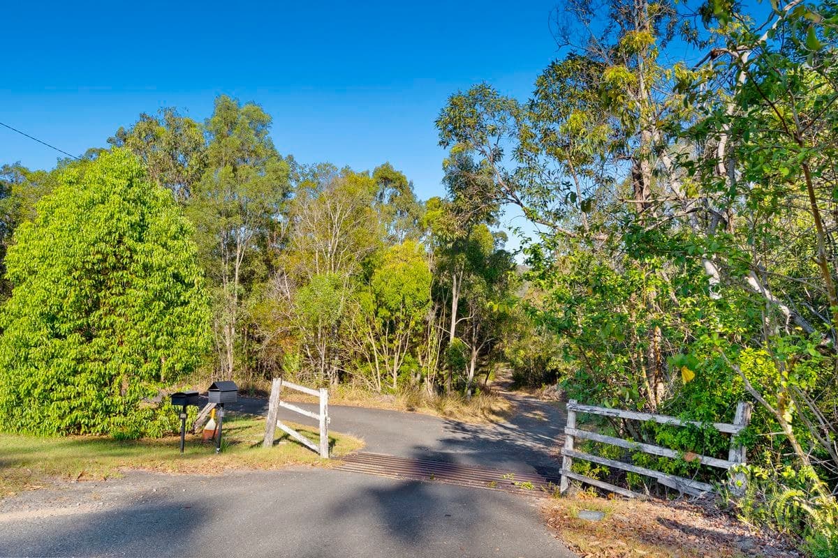 98 GLENMORE DRIVE, Bonogin, Bonogin - Thumbnail 2