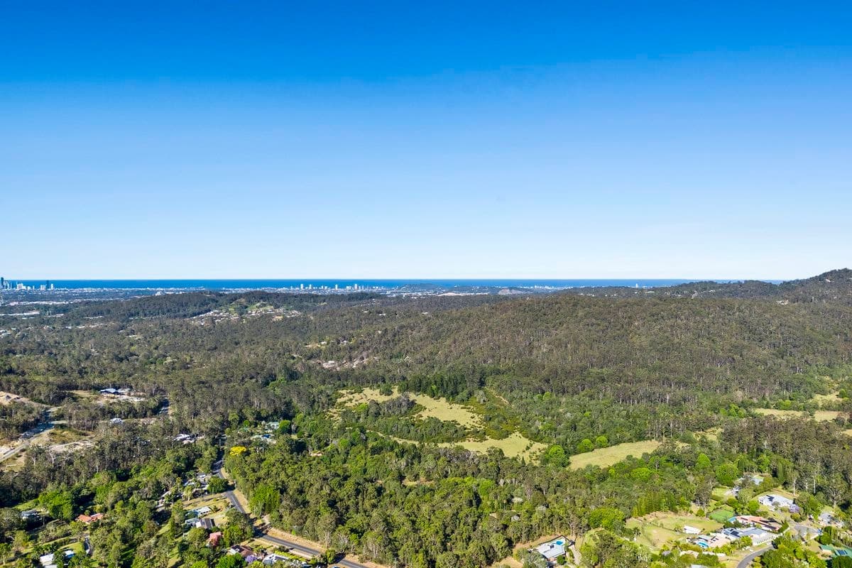 98 GLENMORE DRIVE, Bonogin, Bonogin - Thumbnail 3
