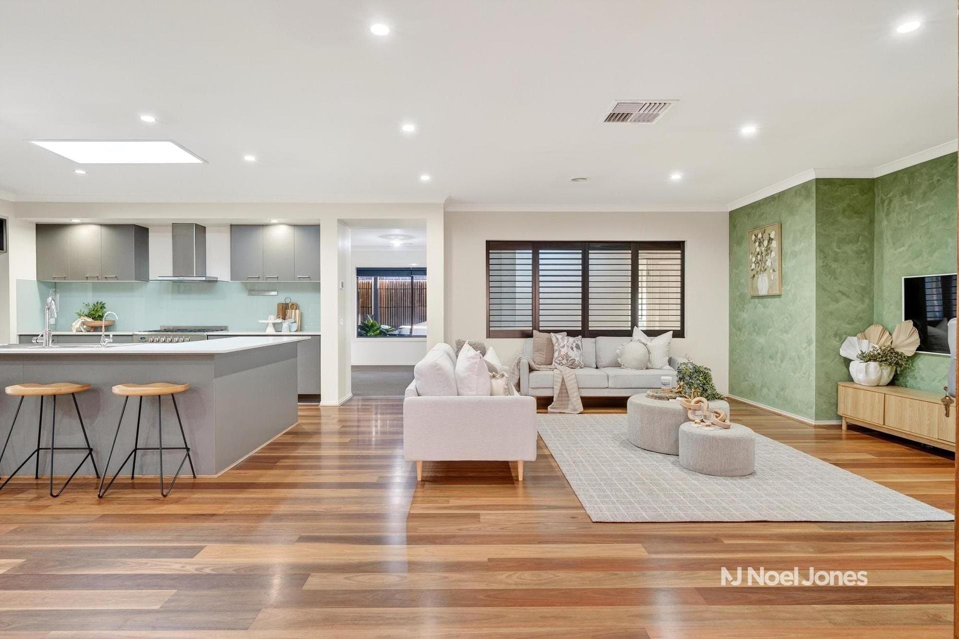 13 Sargood Drive, SOUTH MORANG, South Morang - Thumbnail 2