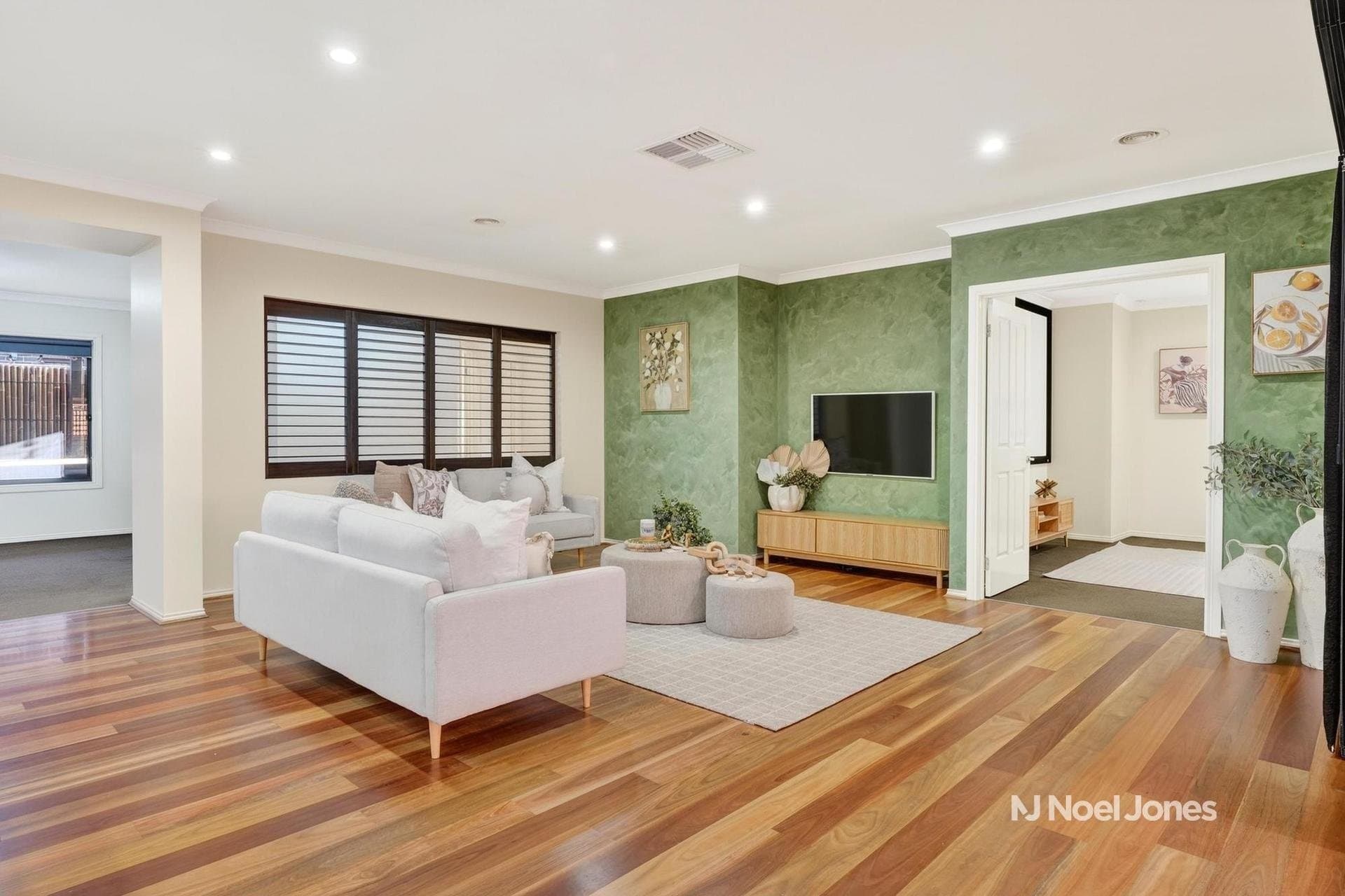 13 Sargood Drive, SOUTH MORANG, South Morang - Thumbnail 4