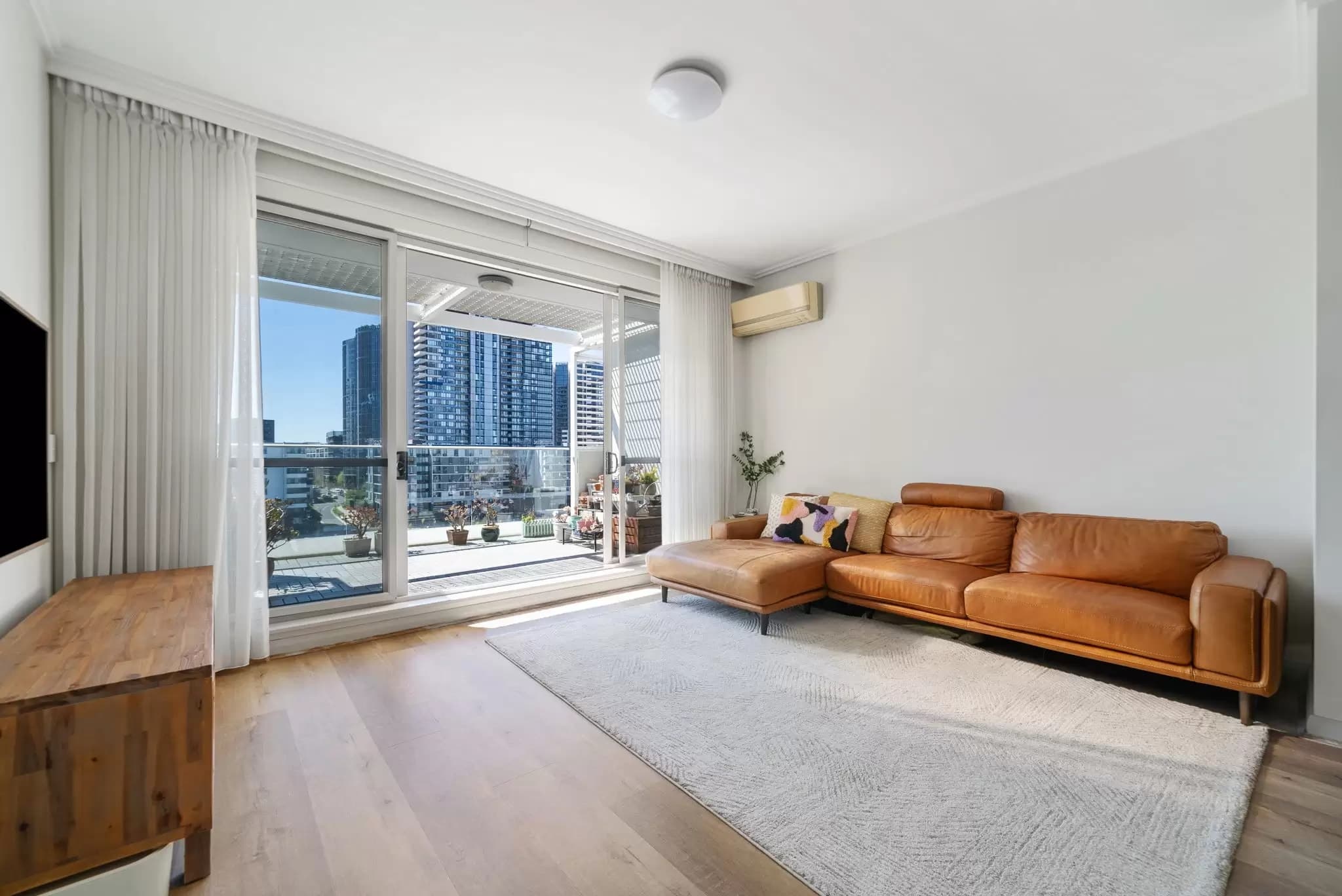 807/6 Nuvolari Place, Wentworth Point, Wentworth Point - Thumbnail 2