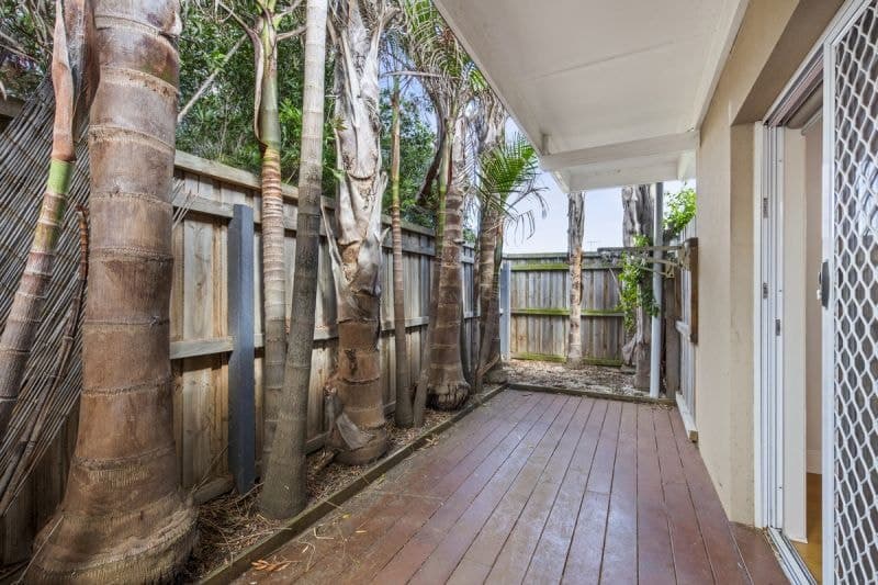 5 Turnberry Close, St Leonards - Thumbnail 3