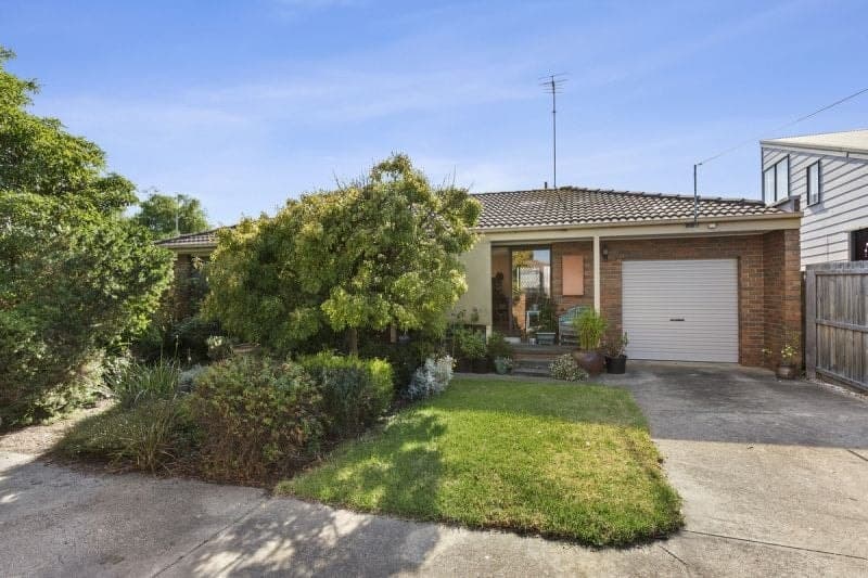 2/15 Cairnes Street, Indented Head - Image 1