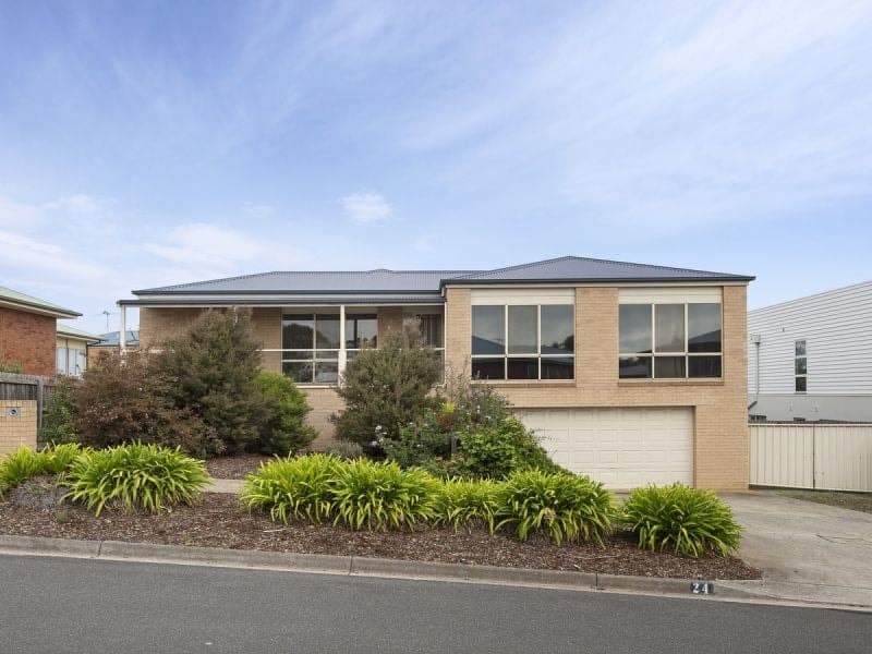 24 Golden Grove, Portarlington - Image 1