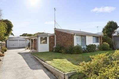 36 Wattlehill Grove, St Leonards - Thumbnail 2