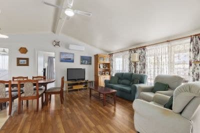 36 Wattlehill Grove, St Leonards - Thumbnail 4