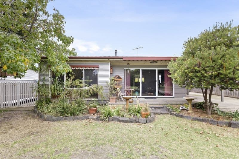 11 Lilkenday Avenue, Indented Head - Image 1