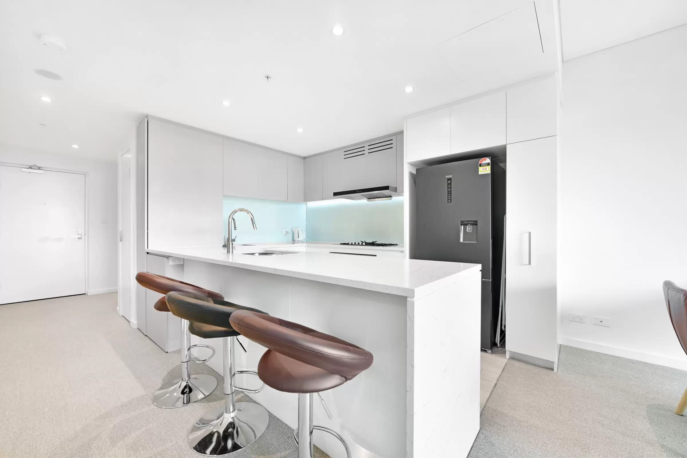 1913/11 Wentworth Place, Wentworth Point, Wentworth Point - Thumbnail 2