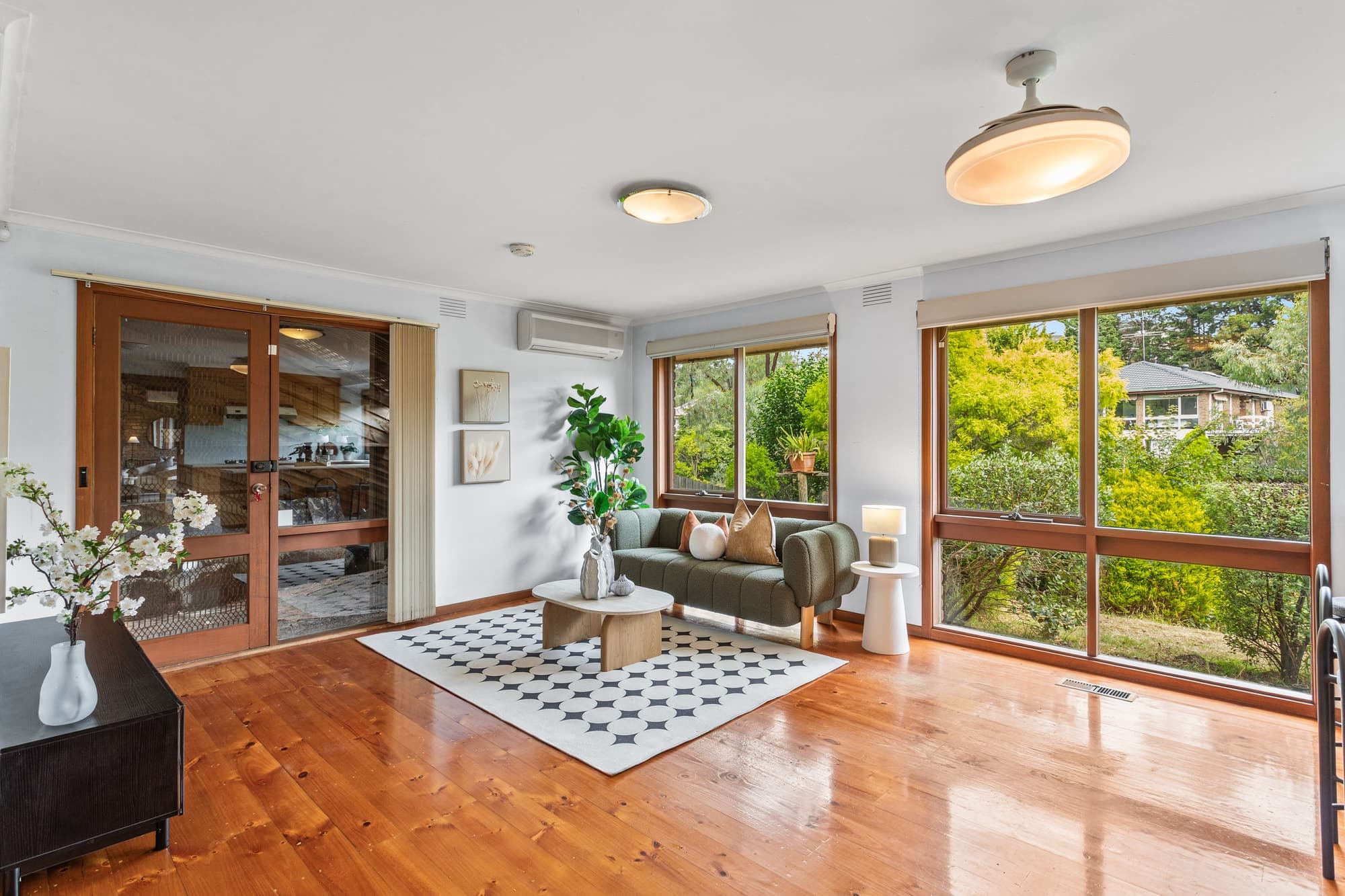 39 Long Valley Way, Doncaster East - Thumbnail 2