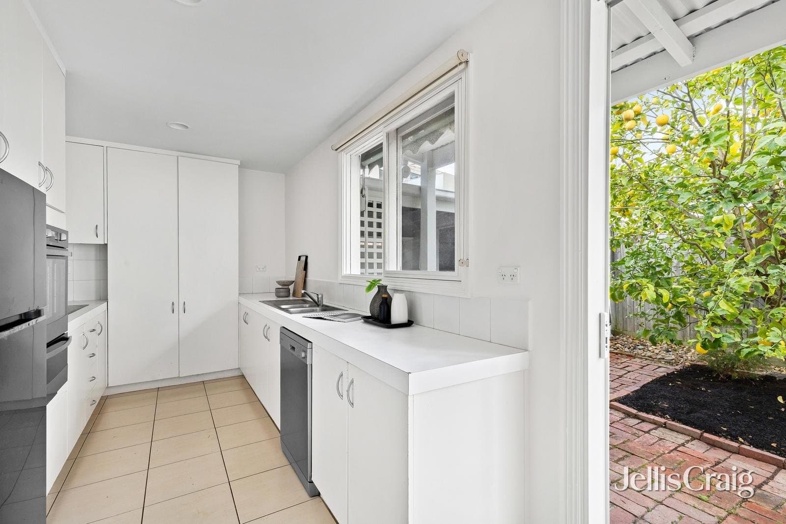 8 James Service Place, South Melbourne, South Melbourne - Thumbnail 5
